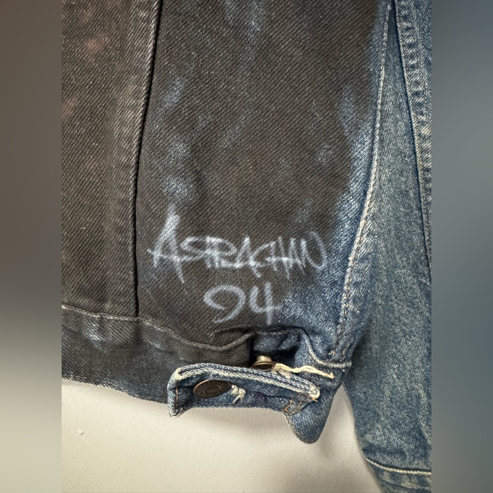 Rare Levi’s Denim Trucker Jacket Custom Cher Painting Portrait Vintage Size 42R - Picture 2 of 9